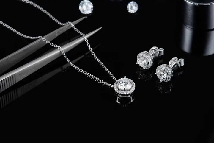 Professional cleaning vs. home cleaning for moissanite?
