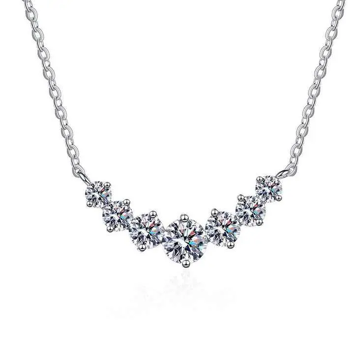 What metals complement moissanite best?